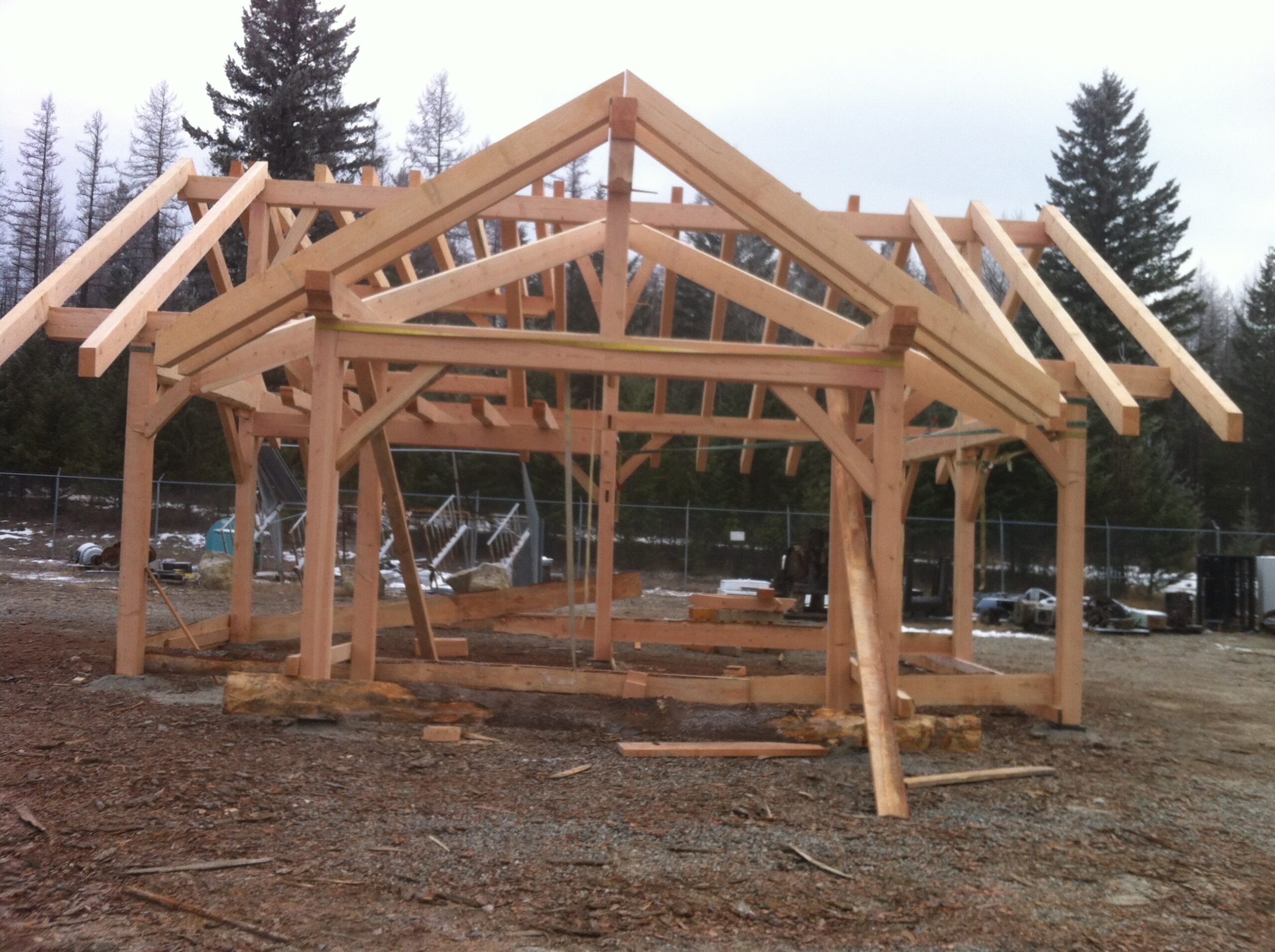 Timber frame szerkezet közös építés közben